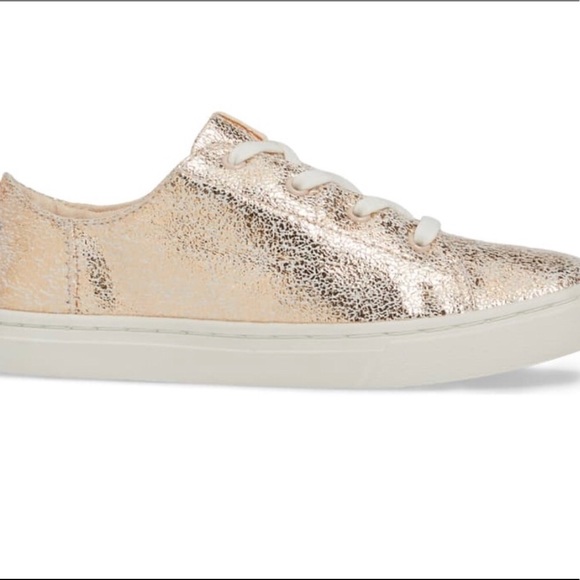 🍁FALL INTO🍁 • TOMS CUTE SNEAKERS - Picture 3 of 3